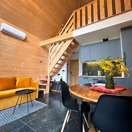 Zywiolowo - W Stylu Stodoly Z Placem Zabaw I Stawem - Ogien * Parchowo