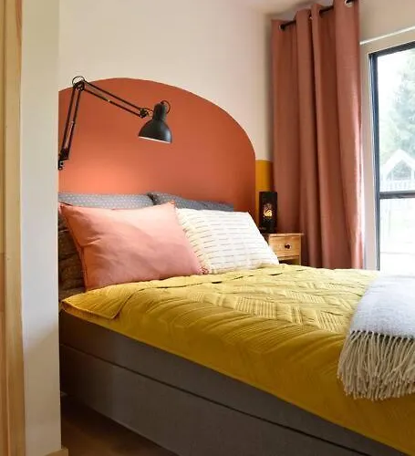 Zywiolowo - W Stylu Stodoly Z Placem Zabaw I Stawem - Ogien Semesterbostad Parchowo