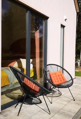 Zywiolowo - W Stylu Stodoly Z Placem Zabaw I Stawem - Ogien Parchowo