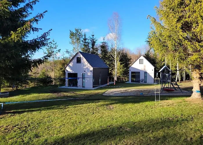 Zywiolowo - W Stylu Stodoly Z Placem Zabaw I Stawem - Ogien Parchowo